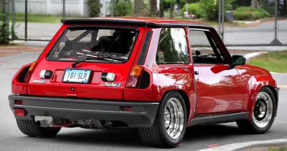 Mașini pe care trebuie să le știi dacă ești autoconnaisseur: Renault 5 Turbo