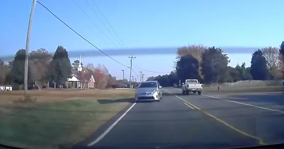 Cum evită o Tesla S P85D o coliziune din spate datorită accelerației fulminante