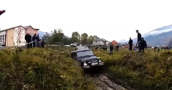 Fără pic de milă! Ucrainenii au băgat un Mercedes-AMG G 63 nou-nouț direct într-un concurs de off-road (VIDEO)