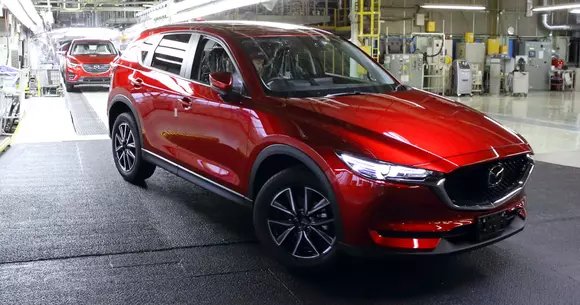 Noua generație Mazda CX-5 a intrat pe linia de asamblare