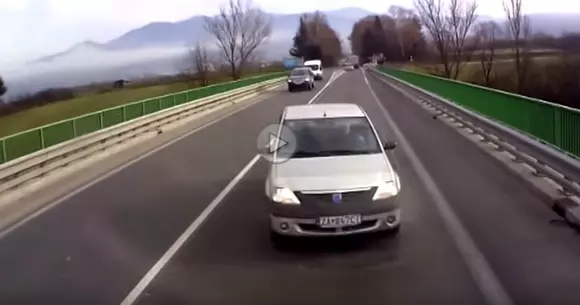 Șoferul unei Dacia Logan provoacă cel mai violent accident al anului
