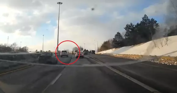 Un polițist a cauzat un accident de circulație! A procedat normal omul legii? | VIDEO