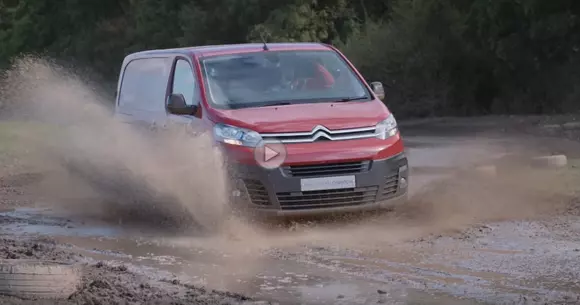 Kris Meeke și Paul Nagle testează noul Citroen Dispatch în stilul WRC