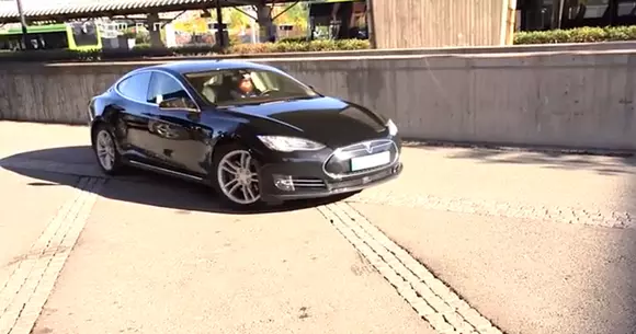 Tesla: Cât este de ușor să furi un Model S folosind o aplicație de Android!