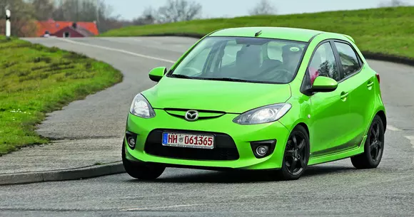 Mazda2 de la 4.000 de euro: Formă perfectă, dar cu pete de rugină