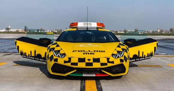 Lamborghini Huracan a intrat în serviciile aeroportului din Bologna