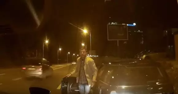 Un fost fotbalist s-a luat la ceartă în trafic cu un alt conducător auto! | VIDEO