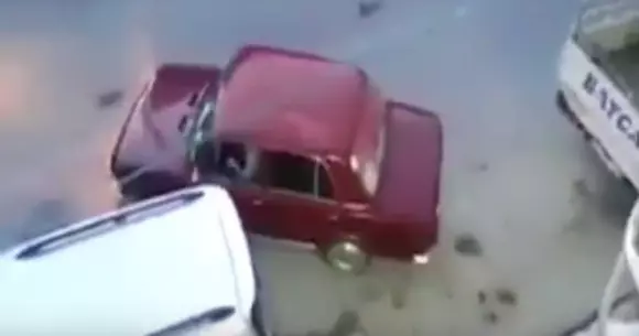 Probleme cu manevra de parcare paralelă? Iată modul amuzant prin care scapi de griji