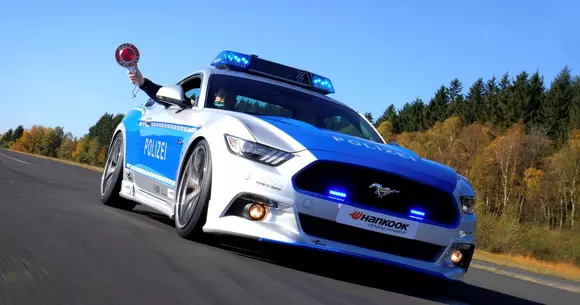 Poliția germană promovează tuningul auto cu un Ford Mustang GT