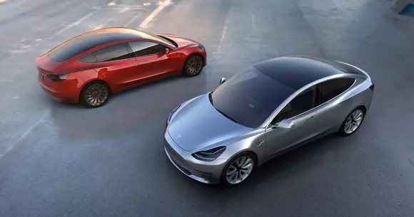 Lansarea lui Tesla Model 3 ar putea fi amânată, spun experții