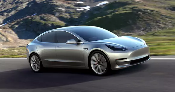 Tesla promite din nou: încărcarea lui Model 3 va fi gratuită. Dar doar pentru călătoriile lungi
