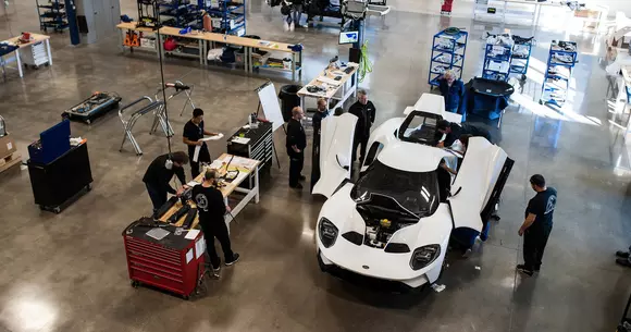 Primul Ford GT a ieșit de pe linia de asamblare a uzinei din Canada