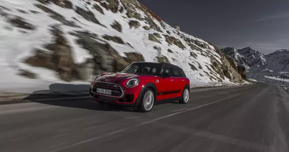 MINI Clubman are o versiune JCW de 231 CP
