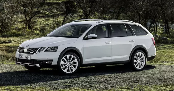 Skoda Octavia Scout facelift - Gardă la sol generoasă și modificări stilistice