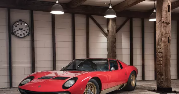 Cadoul perfect de Crăciun: Lamborghini Miura SV din 1971