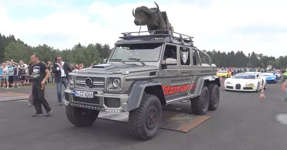 Cursă dementă între un Mercedes-Benz Clasa G 6x6 și un Rolls-Royce Phantom Drophead Coupe (VIDEO)