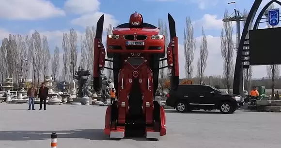 O mașină Transformers adevărată poate fi a ta. Dacă ai 600.000 de euro...