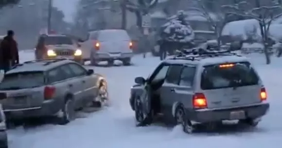 Cum oprești o mașină care derapeaza?