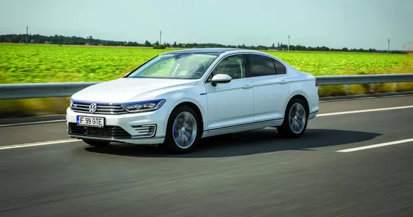 Volkswagen Passat GTE: Curentul schimbării