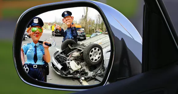 Cel mai dur conflict în trafic! S-au bătut pe stradă, apoi au început să se lovească cu mașinile! | VIDEO