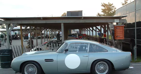 Aston Martin reînvie legendarul DB4 GT, după aproape 60 de ani. Costă 1,9 milioane de dolari!