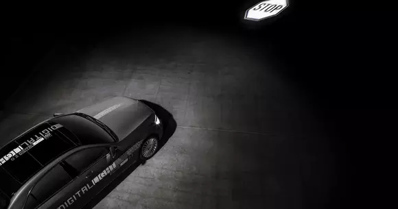 Digital Light - Mercedes-Benz și farurile care proiectează semne de circulație