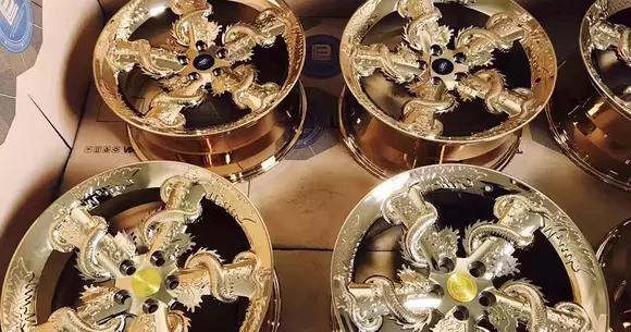 Jante de 22 de inchi cu dragoni sculptați - Fiță sau kitsch?