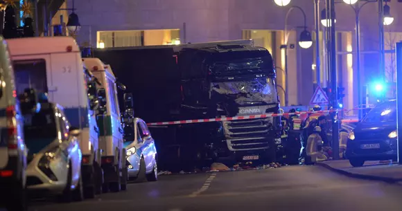 Sistemul de frânare automată al camionului din atacul de la Berlin a dus la evitarea unei tragedii și mai mari