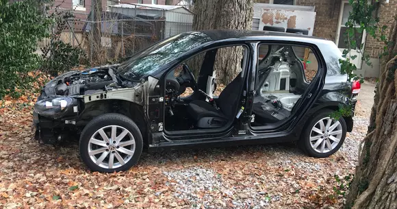 Farsă de Crăciun? Un american vrea să dea la buy-back un Golf aproape dezmembrat