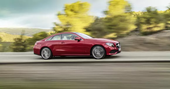 Mercedes Clasa E Coupé: dinamism în formă pură