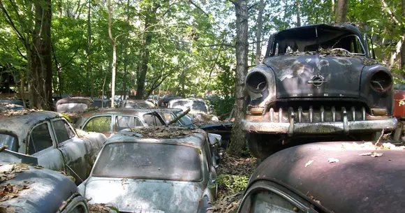 Povestea neobișnuită a cimitirului de mașini din Kaufsdorf