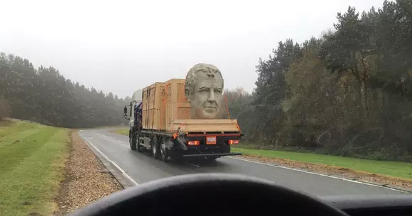 I-au făcut statuie lui Jeremy Clarkson. May și Hammon sunt pe lista de așteptare