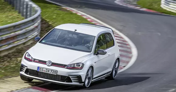 Volkswagen Golf GTI Clubsport S a recidivat. Și-a bătut propriul record de pe Nurburgring