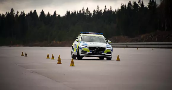 Volvo V90 a primit uniforma poliției din Suedia