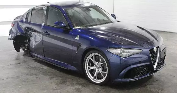 Cineva se crede amuzant și cere 50.000 de euro pentru o Alfa Romeo Giulia QV făcută praf