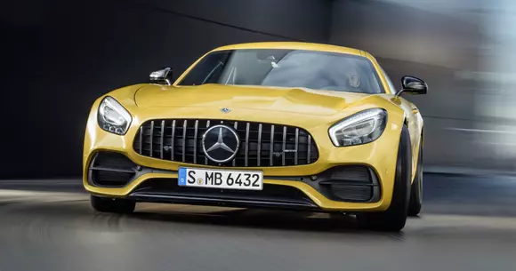 Mercedes-Benz şi-a păstrat în 2017 titlul de cel mai mare producător auto premium