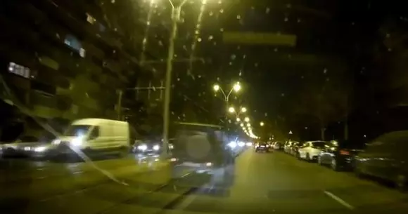 "E nebun!" Uite cum merge șoferul ăsta prin București! | VIDEO