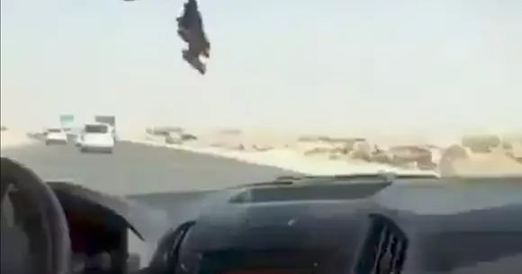 A zburat prin mașină în timpul unui drift