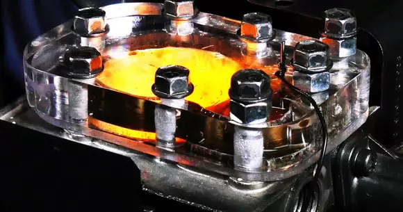 Iată ce se întâmplă într-un motor cu combustie internă - Slow-mo 4K
