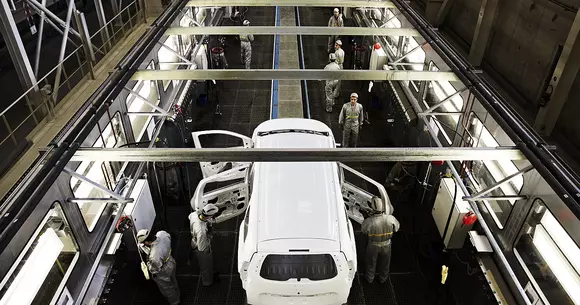 O bătălie pierdută? În 2016 Renault a produs mai multe mașini în Maroc decât în România