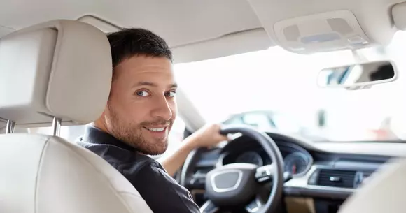 6 gadgeturi geniale care transformă condusul într-o plăcere pentru orice șofer