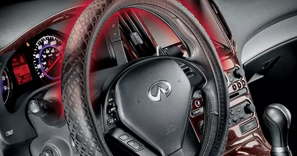 Ai o mașină mai veche? Cum poți să o dotezi cu "încălzire în volan"