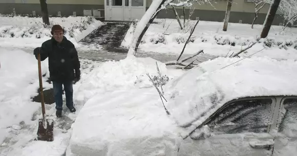 Trei sfaturi pentru șoferii care circulă prin zăpadă! De ce e bine să fii mai amabil iarna