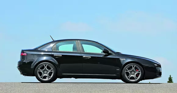 Alfa 159 de la 3.000 de euro: frumoasă, dar...