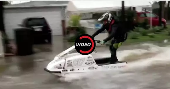 Catastrofă? Nu, oportunitate. Inundațiile din California îl fac fericit pe acest american. Iată de ce