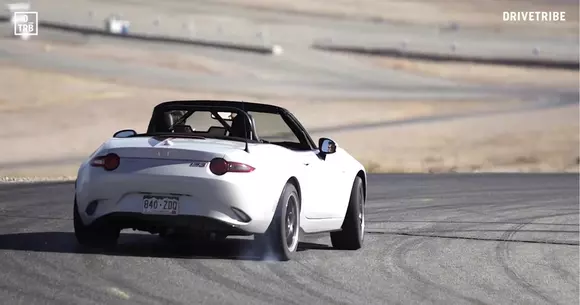 Mazda MX-5 cu motor V8 tocmai a devenit cel mai mic muscle car din lume (VIDEO)