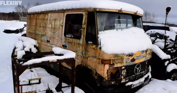 Ce zici? Pornește la prima cheie un Mercedes care a stat părăsit în ultimii 12 ani? | VIDEO