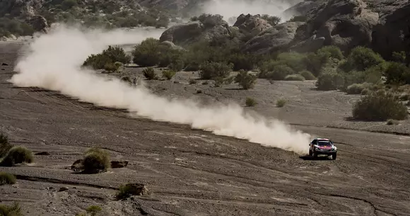 Raliul Dakar 2017 - Sebastien Loeb se impune pe probele speciale, dar Peterhansel câștigă etapa