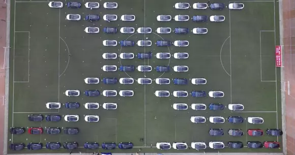 Chinezii au intrat în Cartea Recordurilor pentru cea mai mare întâlnire de posesori Tesla