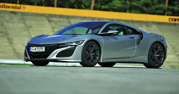 Supercarul de 600 CP, noul model NSX de la Honda este expus la Salonul Auto București & Accesorii 2017